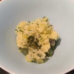 しろ - グリーンキウイのコンポート、アニス&ミント、キウイのピクルス、ゴールデンキウイ&パイナップルのソース掛け、パイナップル&バジル&ライムのグラニテ載せ