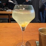 しろ - 2杯目　自家製シロップのソーダ割り　檸檬と柚子
