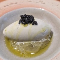 しろ - 岩牡蠣をアイスクリームに仕立ててあります　絶品！