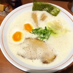 麺工房 コツコツ - 料理写真:鶏白湯そば煮干し味玉