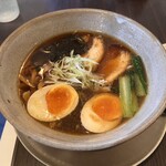 AKIHA麺屋 粋翔 - 『マルタ醤油ラーメン』　味玉TP     どんぶりが新しいデザインになっていました。