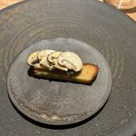 RISTORANTE M - アミューズ　マッシュルームとパルミジャーノレッジャーノのケークサレ