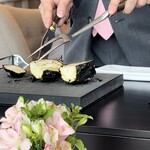 SEZANNE - 京都産賀茂茄子を炭で焼いた物を目の前でカット