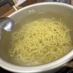 ジンギスカン羊はち - 麺は出し汁に入って出てきます