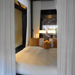 THE CLUB AT THE LEGIAN BALI - 天蓋付きのベッド