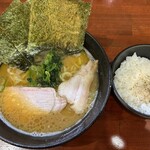 横浜家系らーめん 天王家 寒川総本店 - 