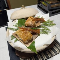 山ばな平八茶屋 - ぐじ（甘鯛）の若狭焼。付け合わせ、このこ