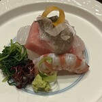 やす多” - お造り 平目・車海老・本鮪中トロ・アオリイカ