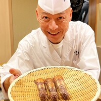 鮨 やすみつ - 活の宮城県産の蝦蛄を店内で湯がきました
