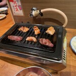 請来軒 - 焼いてるとこ