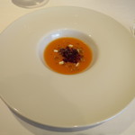 冷製トマトのスープ、ぶどうのジュレ、リコッタチーズ、オレガノ、オリーブオイル