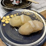 もりもり寿し - ホタテ(手前のが高いやつ)