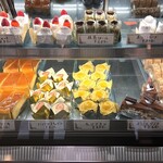 ピノキオ洋菓子店 - ほらぁホントに200円台ですよ