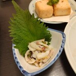 ささいずみ - たこわさ 390円、すり身揚げ590円