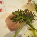 ラルテ沢藤 - 美桜鶏のもも肉でハツとレバーを巻いて低温調理