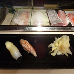 鮨でですけ - 左：ヤリイカ 右：炙り金目鯛