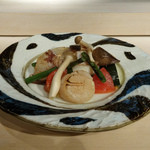 鮨でですけ - 鯛とホタテ、キノコのソテー