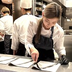 atelier HANADA - お皿は手書きの絵