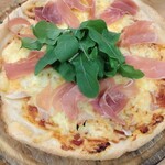 イタリアンバル 燦 - 生ハムのピザ