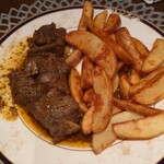 パラディ - 羊もも肉のロースト(フライドポテトパプリカパウダー添え)