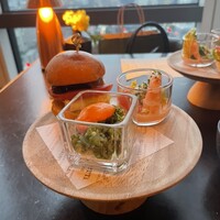 ザ タヴァン グリル＆ラウンジ - 