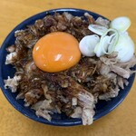 青竹手打ちラーメン 麺や 大山 - チャーシュー丼黄身のせ