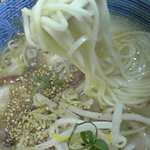 Itsuki - 麺は細麺ストレート。標準でちょいカタ麺！