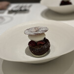 レミニセンス - デザート２品目のケーキ。美味すぎてびっくり。