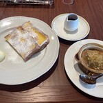ロイヤルホスト - オニオングラタンスープと単品でフレンチトースト追加