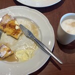 ロイヤルホスト - ドリンク付きカフェラテとフレンチトースト