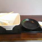 喜多方中華蕎麦 坐忘紅 - 山塩中華そば 麺大盛 ＆ ワンタン 4個 と 特製水餃子 5個 ＆ レンゲ小