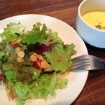 BISTRO SHIROKUMA - ランチのスープとサラダ