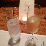 ザ・ペニンシュラ東京 - 食前酒(白のスパークリングワイン)