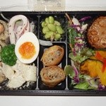 ＲＦ１ - 1/2日分の野菜が摂れる彩りSalada-bento　994円