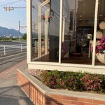 ロイヤルホスト - 外からの外観