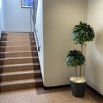 ロイヤルホスト - 地下から1階に上がる階段