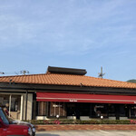 ロイヤルホスト - 綺麗になった外観