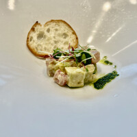 ニュー松坂 西中洲店 - 前菜。マグロとアボガド