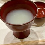 鮨 やすみつ - お椀　はまぐりの出汁