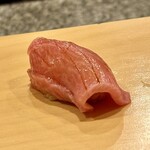 鮨 やすみつ - 大トロ（冷やして）