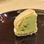 鮨 やすみつ - デザート　抹茶アイスのもなか