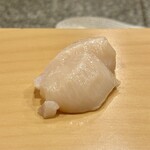 鮨 やすみつ - ホタテ