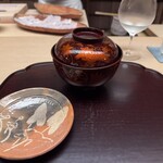 徳ㇵ本也 - ◆椀物
      瀬戸内のオコゼ
      ボウフウ　蓮根　お揚げ　茅の輪くぐりに見立てた柚子