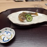 徳ㇵ本也 - ◆揚物❶
      琵琶湖の鮎の唐揚げ
      鮒寿司　キュウリ
