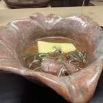 徳ㇵ本也 - 百合の花を模した器も美しい