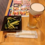 じゃんぼ総本店 ジャンボ酒場 - 料理写真:ピリ辛キュウリ (スピードメニュー)とアサヒスーパードライ (生中)