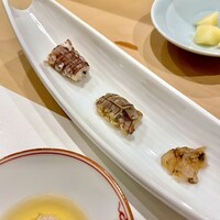 鮨 やすみつ - ⑨シャコ食べ比べ メス生 メス半熟卵風 オス茹で