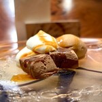 IL TEATRINO DA SALONE - 手前､カカオ餅がわらび餅風です。