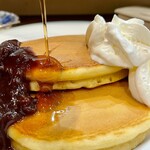 珈琲苑 - 小倉ホットケーキのアップ。小倉やクリームなどのトッピング類も全て一手間加えてあるそう (別日撮影)