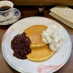 珈琲苑 - こちらは小倉とホイップクリームをトッピングしたホットケーキ (別日撮影)